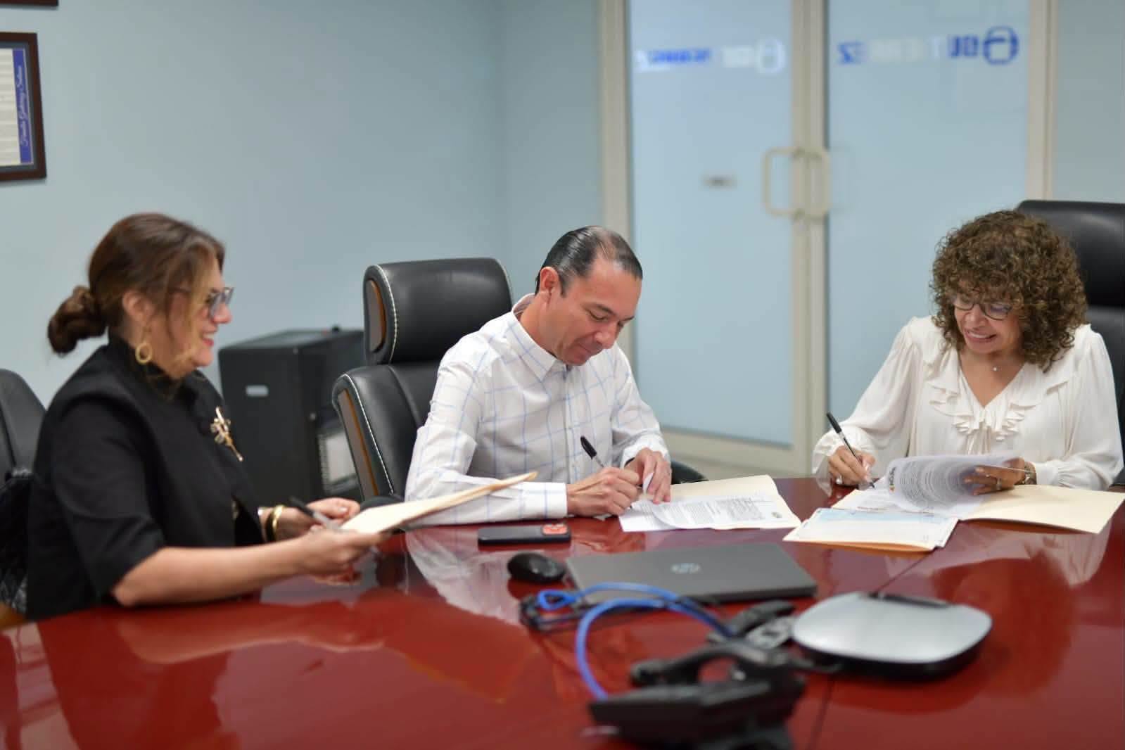 JUNTOS EMILIO DE HOYOS Y LA FUNDACIÓN GUTIÉRREZ IMPULSAN LA EDUCACIÓN