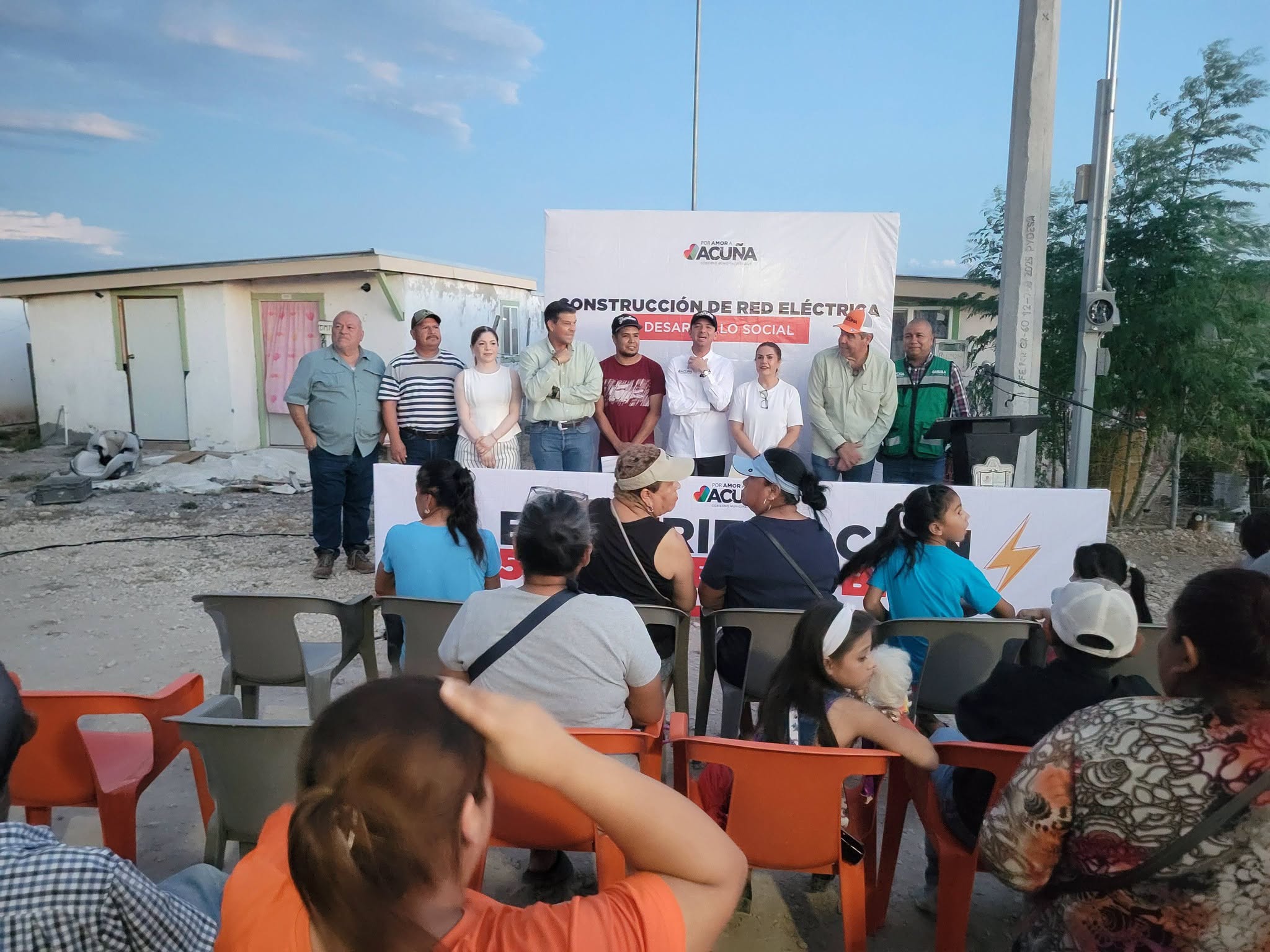 Lleva el alcalde Emilio De Hoyos electrificación a la Burócratas municipales