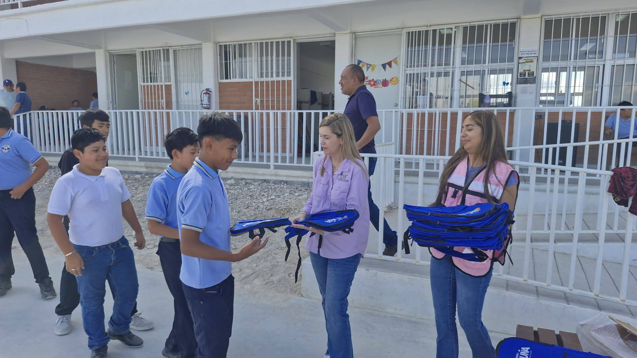 ¡META CUMPLIDA! 5 MIL MOCHILAS Y 5 MIL PAQUETES ESCOLARES ENTREGADOS
