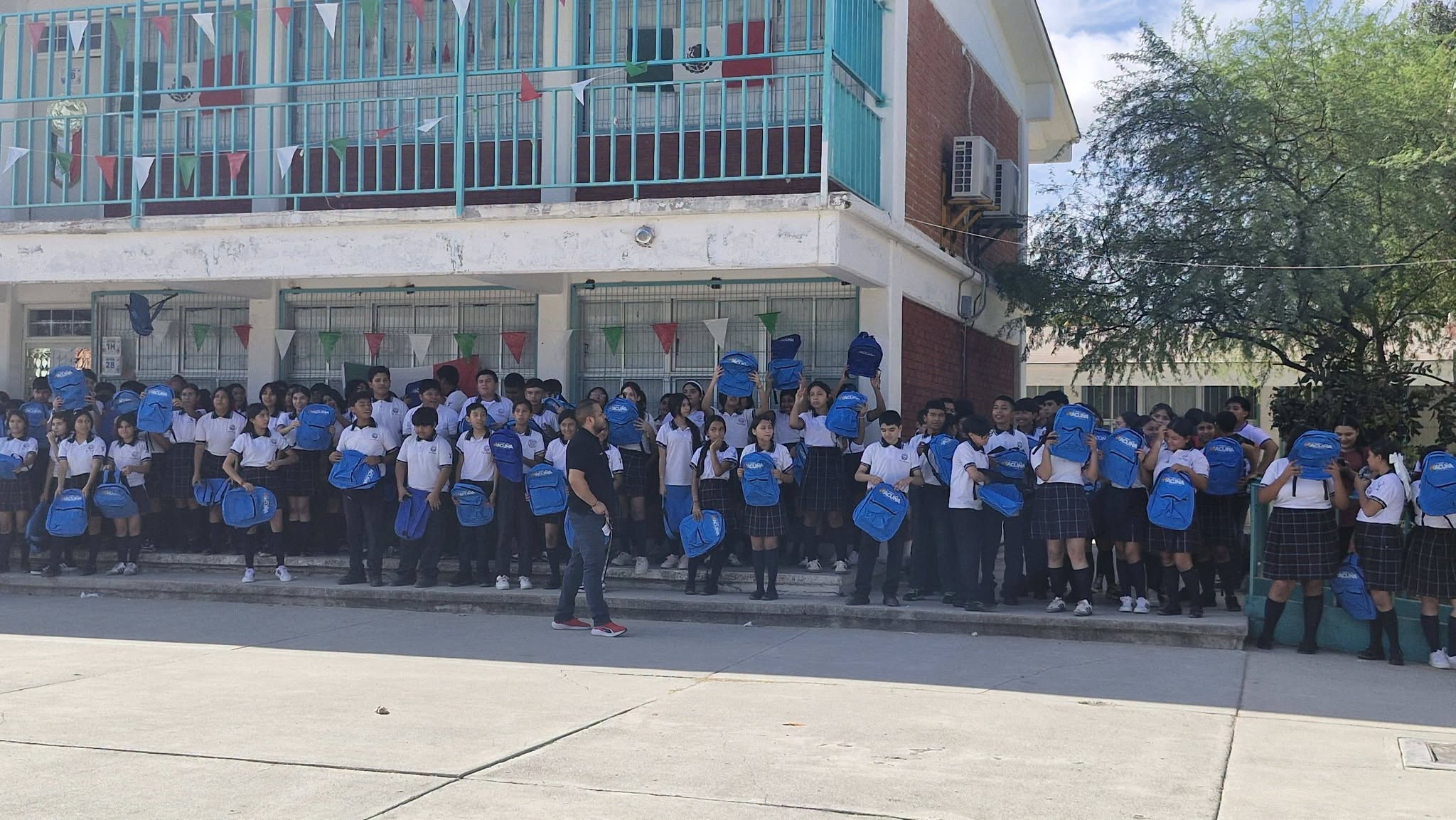 ¡META CUMPLIDA! 5 MIL MOCHILAS Y 5 MIL PAQUETES ESCOLARES ENTREGADOS
