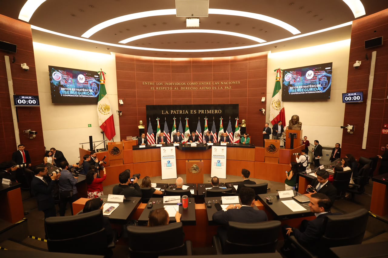 PRESENTA GOBERNADOR MODELO COAHUILA EN EL SENADO DE LA REPÚBLICA