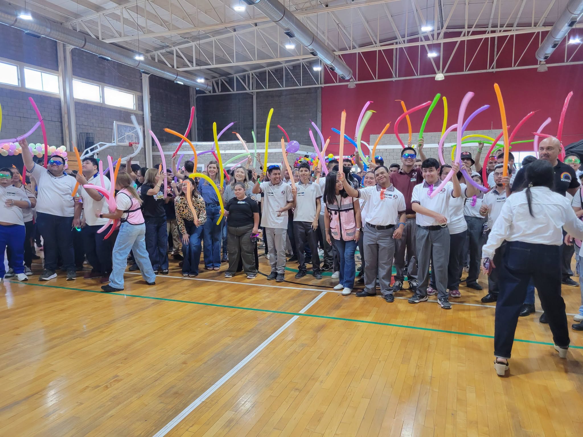 Preside la señora Yahaira la Feria Sensorial "Brilla Sin Límites"