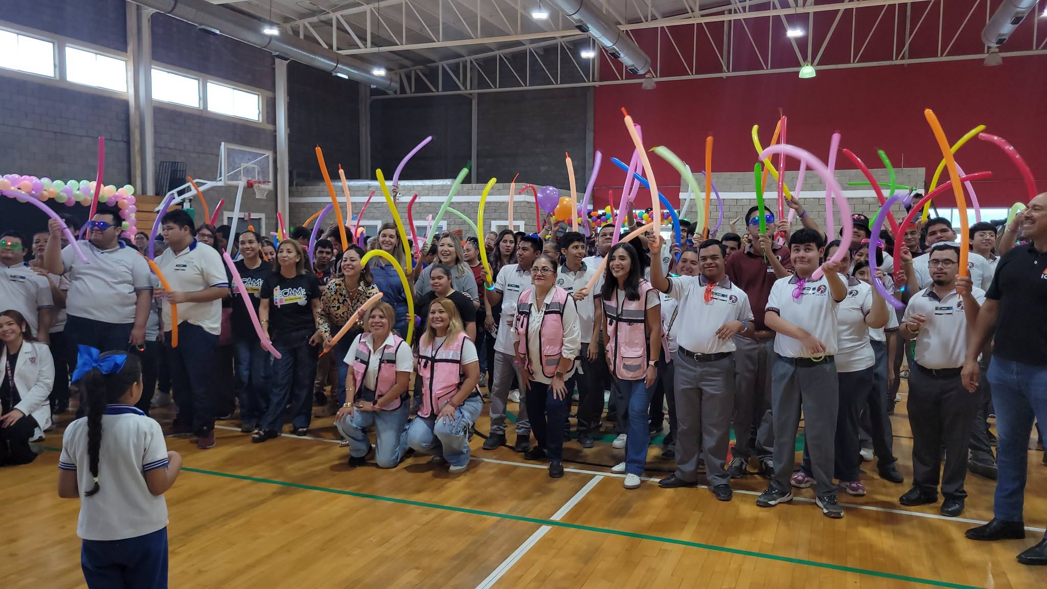 Preside la señora Yahaira la Feria Sensorial "Brilla Sin Límites"