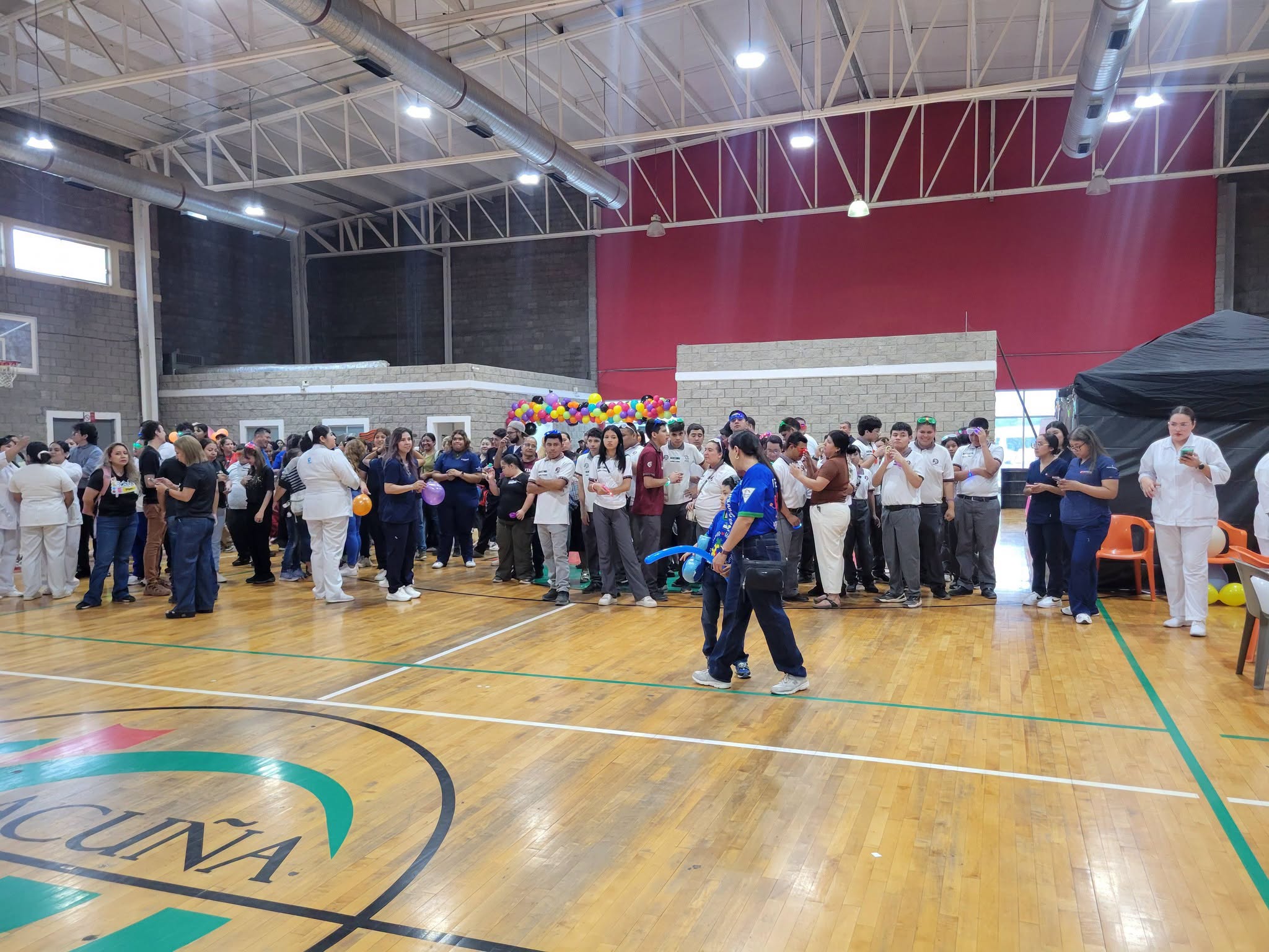 Preside la señora Yahaira la Feria Sensorial "Brilla Sin Límites"