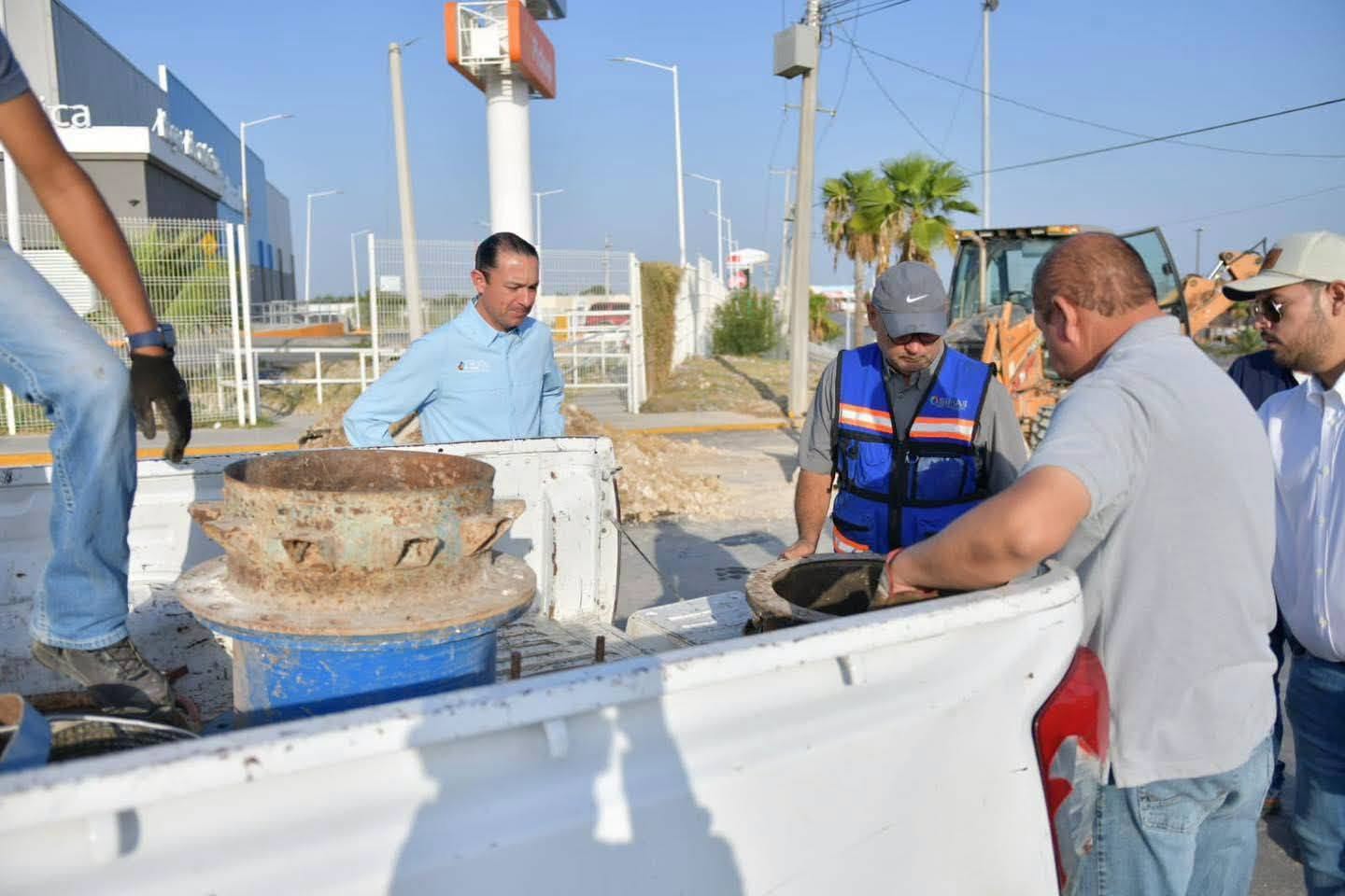 SUPERVISA EL ALCALDE REPARACIONES DE TUBERIAS DE GAS Y AGUA POTABLE