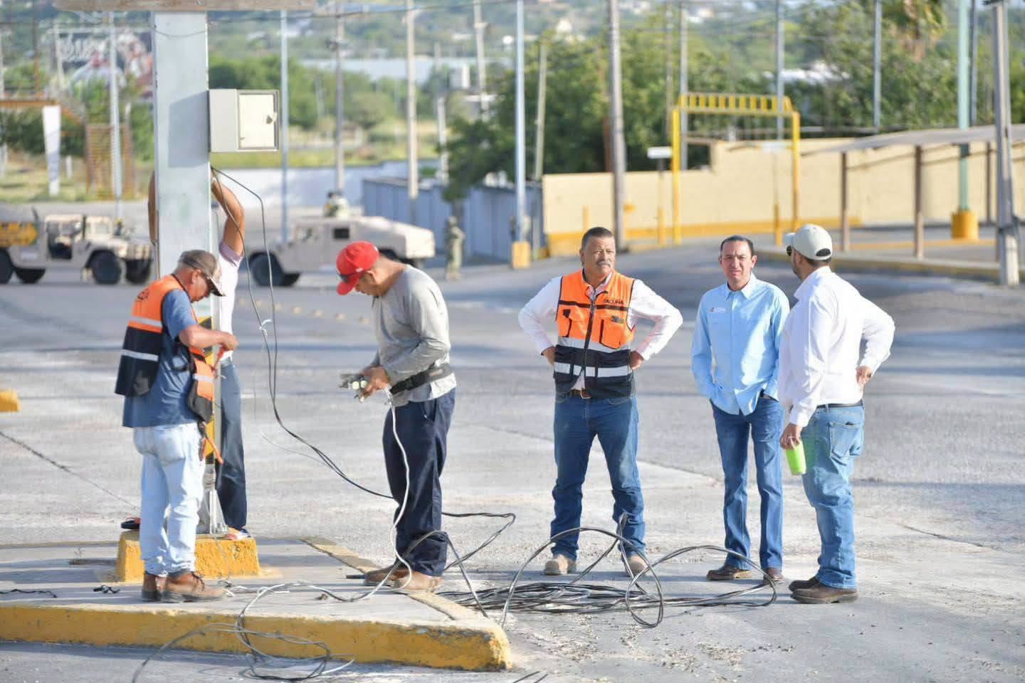 SUPERVISA EL ALCALDE REPARACIONES DE TUBERIAS DE GAS Y AGUA POTABLE