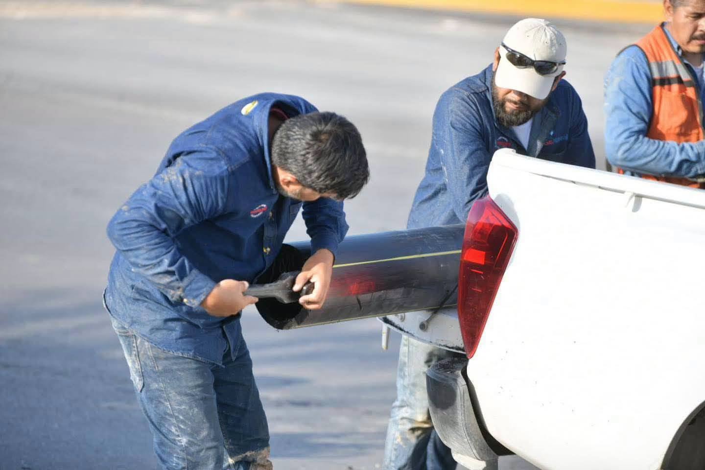 SUPERVISA EL ALCALDE REPARACIONES DE TUBERIAS DE GAS Y AGUA POTABLE